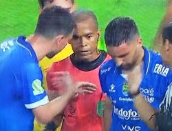 VAR Jadi Saksi Kartu Merah dan Emosi Thom Haye