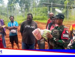 HUT Ke-80 TNI: Pos Rawa Bustop Satgas Pamtas RI-PNG Statis Yonif 403/Wirasada Pratista Bantu Rakyat