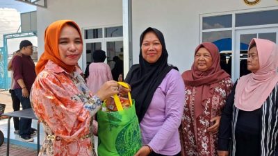 Ratusan Relawan dan Warga Sumbringah dapat Bingkisan Lebaran dari SPPG Panglayungan